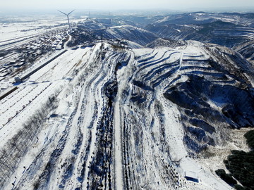 丘陵雪景