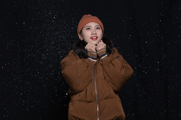 女孩玩雪图片大全