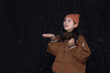 女孩玩雪图片大全