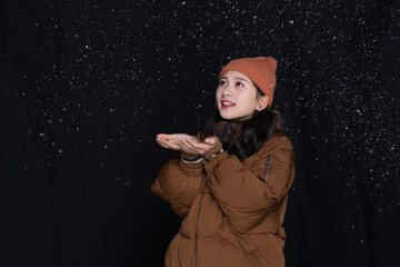 女孩玩雪图片大全