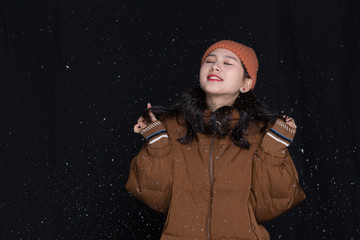 女孩玩雪图片大全