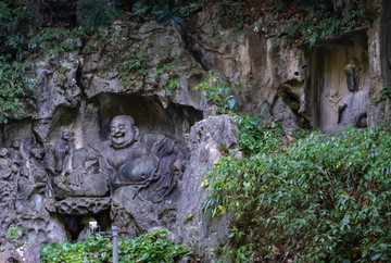 飞来峰的石刻造像