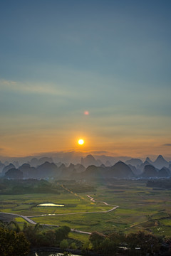 夕阳山外山