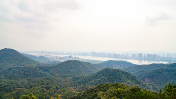 杭州虎跑后山瞰杭州城