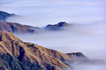 丛山峻岭