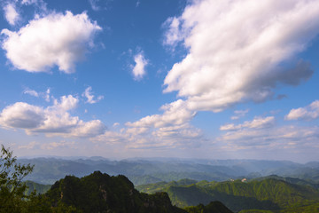 蓝天远山