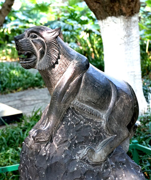虎雕像