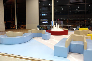 浦東機(jī)場(chǎng)候機(jī)廳休息區(qū)