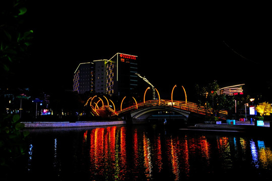 大梅沙奥特莱斯湖畔夜景