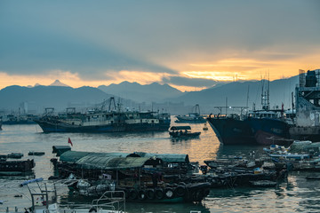 渔港晨景