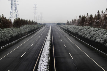 风雪高速路