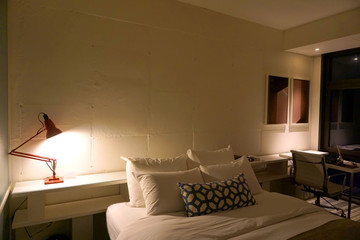 商务酒店床和枕头