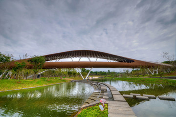 兰溪兰湖景区景观桥水池全景