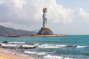 海南三亚南山寺108米海上观音