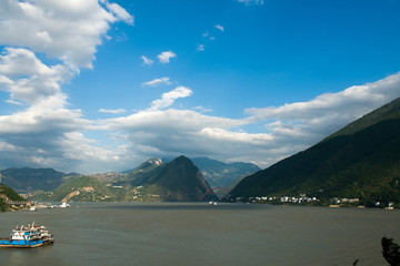 长江三峡巫峡口秀丽景色