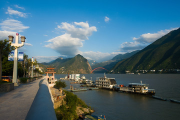 长江三峡巫峡口秀丽景色