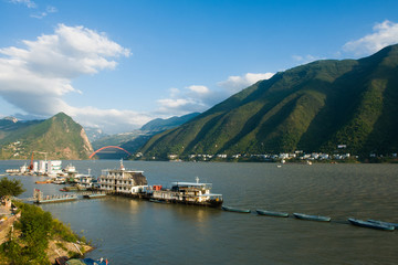 长江三峡巫峡口秀丽景色