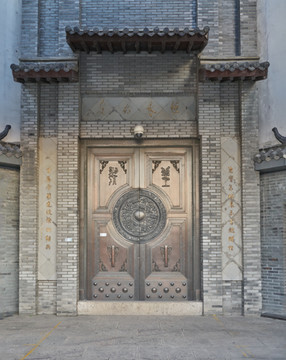 门楼和铜门