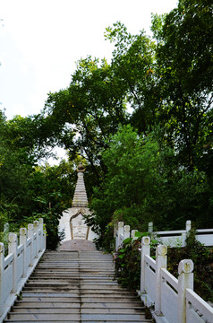 千山灵岩寺菩提塔