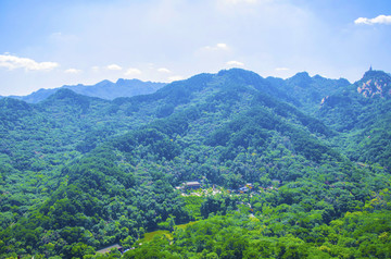 千山灵岩寺建筑群与群山山峰山脉