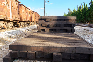 铁路枕木堆