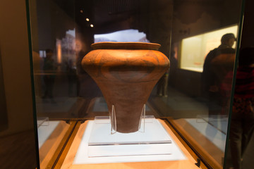 山西博物院新石器时代彩陶罐