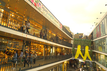 首尔仁寺洞三吉市场商场楼宇回廊
