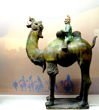 绿釉陶骑骆驼俑