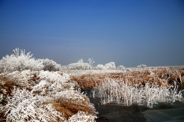 冬日结冰湖面