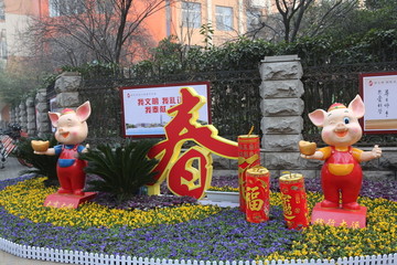 小猪雕塑迎新春