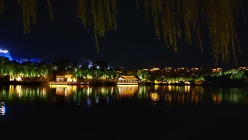 曲江南湖夜景