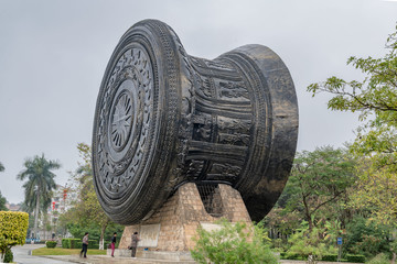 广西百色句町铜鼓雕塑