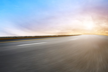 公路道路和天空云彩景观