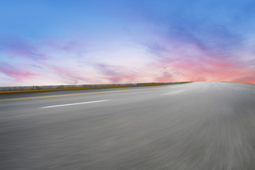 公路道路和天空云彩景观