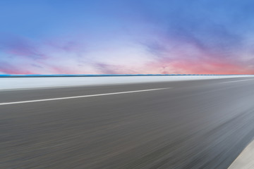 道路路面和天空云彩景观