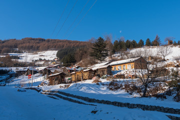 松岭雪村