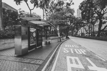 香港街道黑白照片