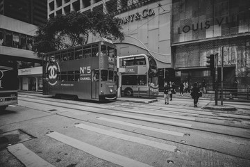 香港街道黑白照片