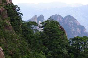 群峰竞秀