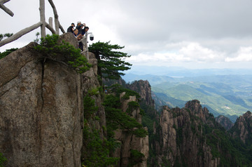 山高人为峰