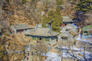 千山古刹龙泉寺建筑群俯视图雪景