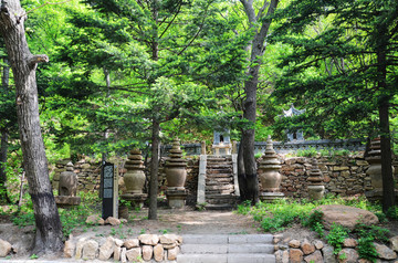 千山龙泉寺景区五祖塔林