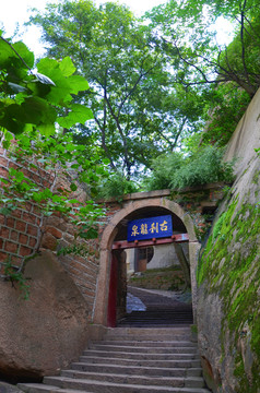 千山古刹龙泉寺寺院门