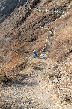 甘堡藏寨旅游