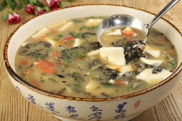 芝麻叶烩豆腐