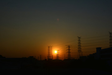 日落夕阳高压线