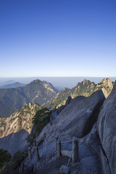 天都峰鲫鱼背