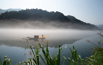 雾漫小东江