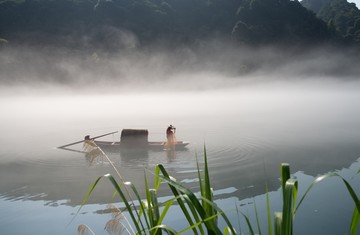 雾漫小东江