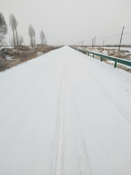 公路雪景